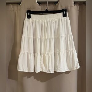 Women’s Tsher  White Tiered Skirt